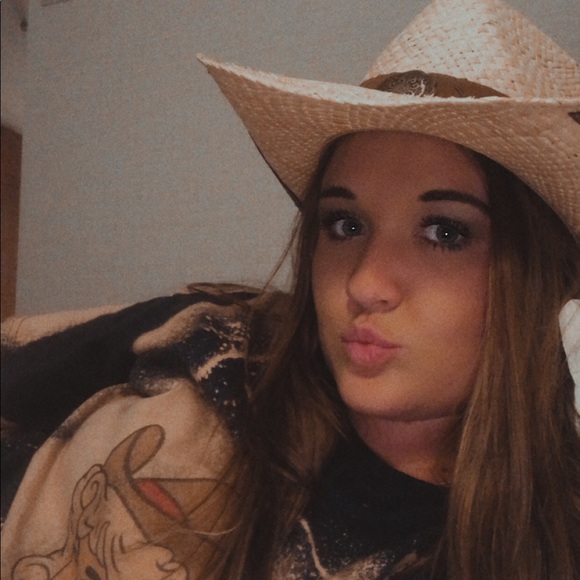 Meet your Posher, Claire - Picture 1 of 1